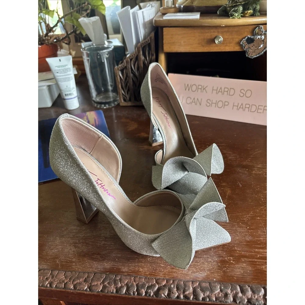 Betsey Johnson minor wear